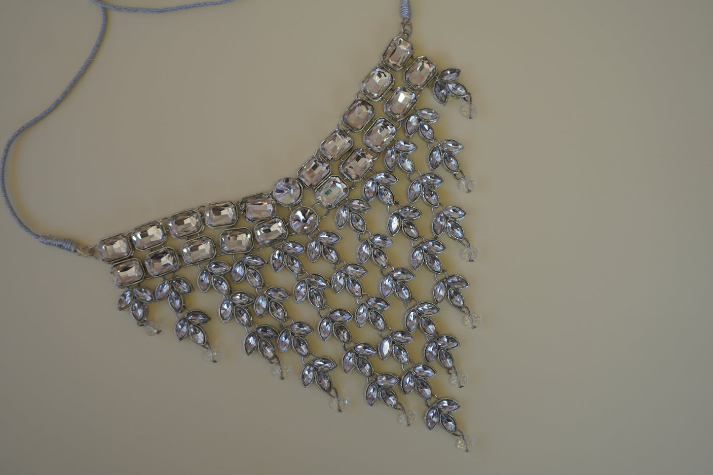 Crystal Elegance: Stunning Necklace and Earring Set