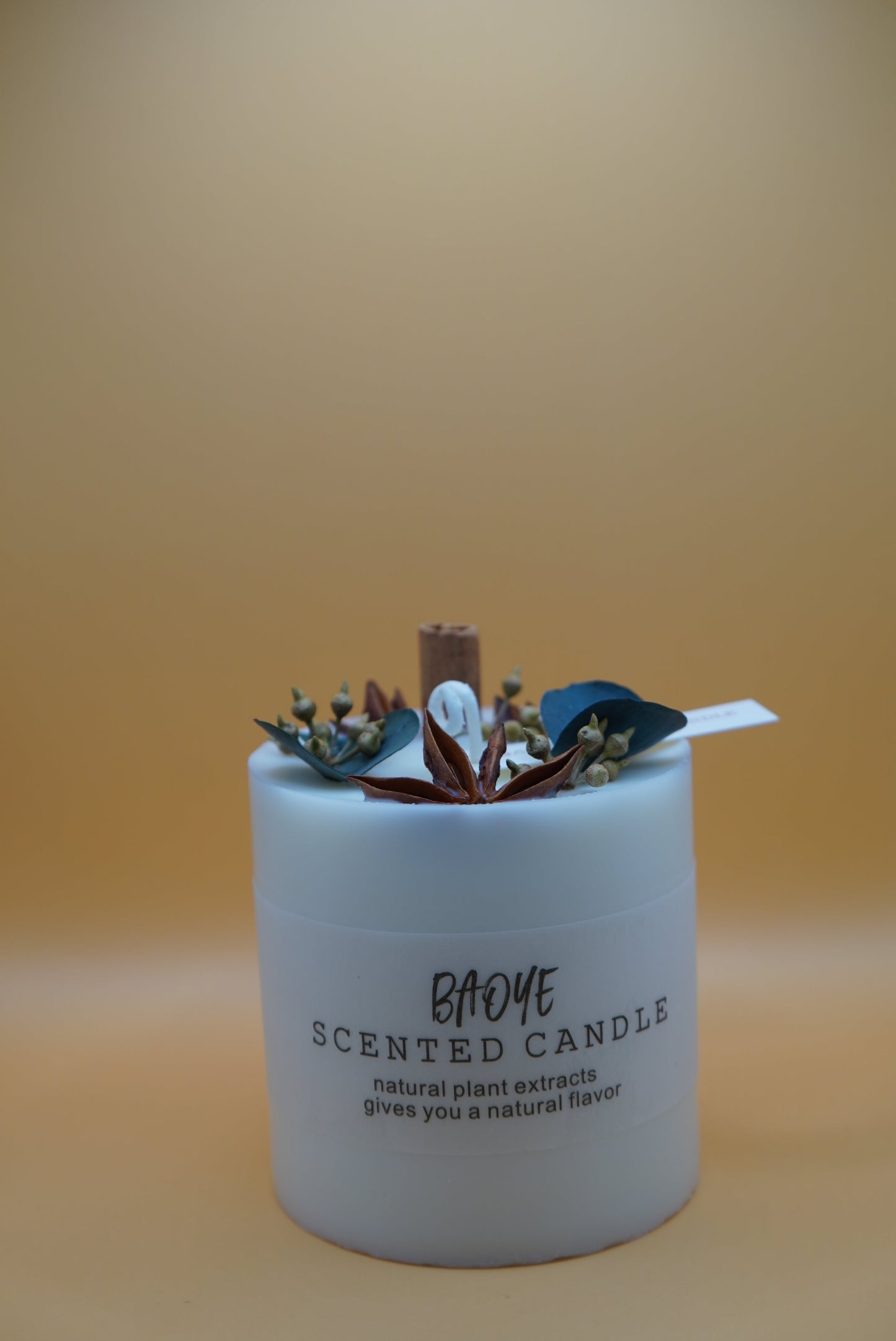 Botanical Scented Candle – Handcrafted Elegance with Natural Accents