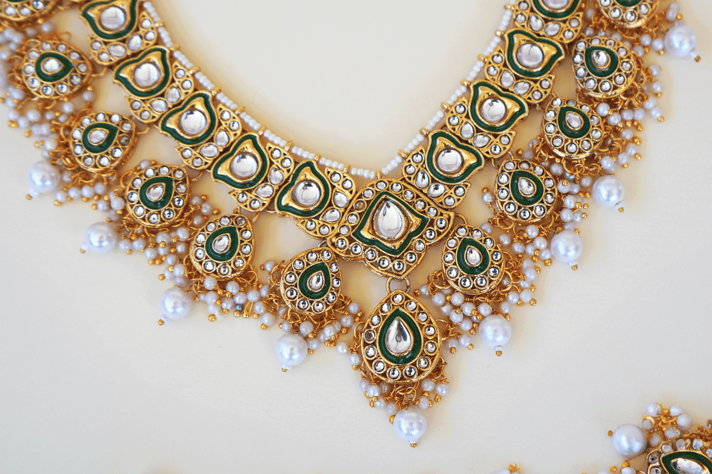 White Pearl Mirror Elegant Necklace Set -Green