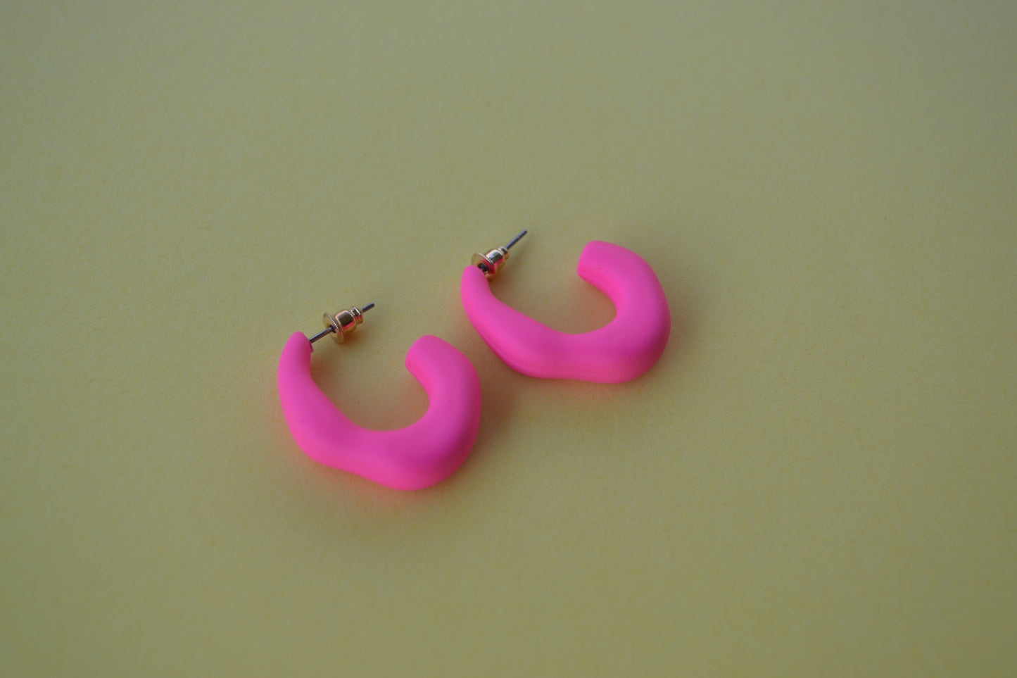 Pink wavy Hoop Earrings