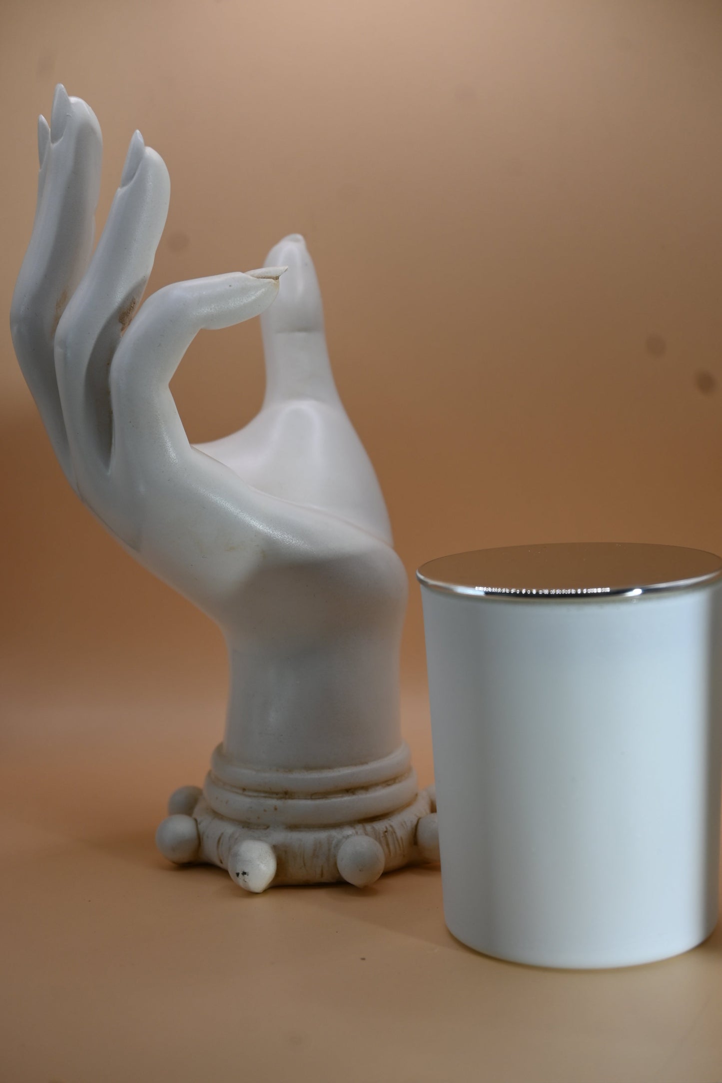 Elegant Hand-Formed Candle Holder 100G- White