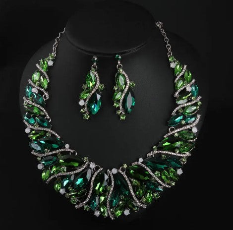 Bells of Ireland Necklace Set