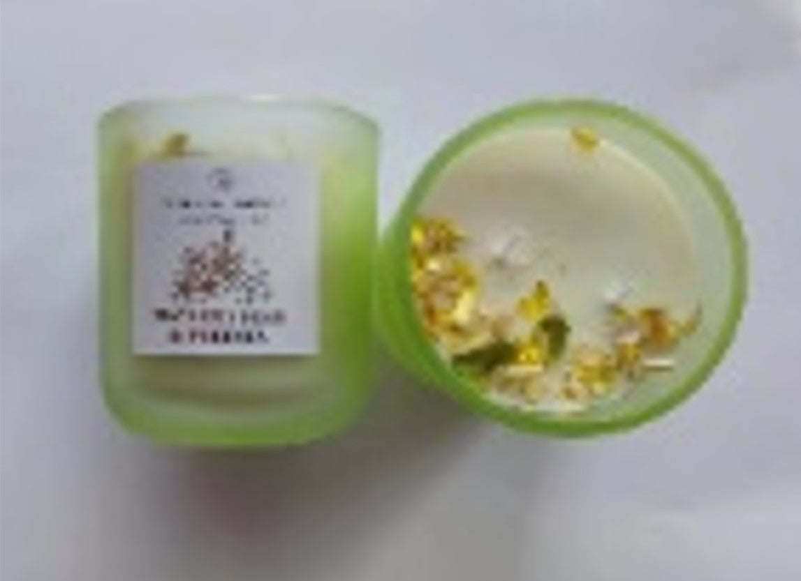 English Pear & Freesia Soy Candle with Dried Flowers- 9.6*11